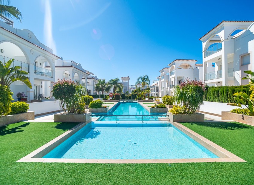 Resale - Villa - CIUDAD QUESADA