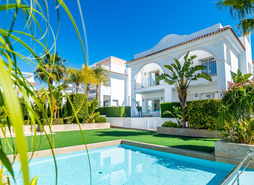 Resale - Villa - CIUDAD QUESADA