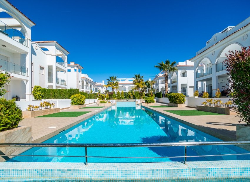 Resale - Villa - CIUDAD QUESADA