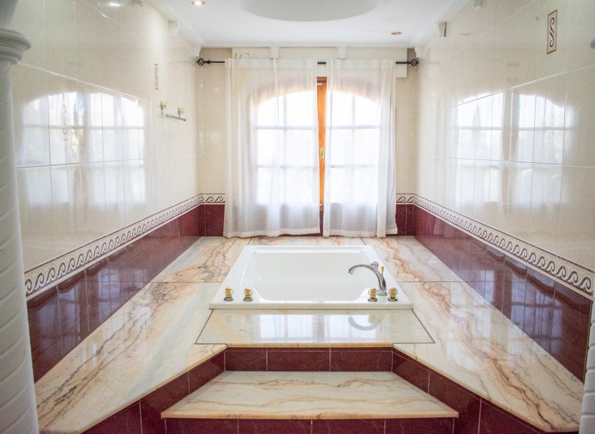 Resale - Villa - Crevillente