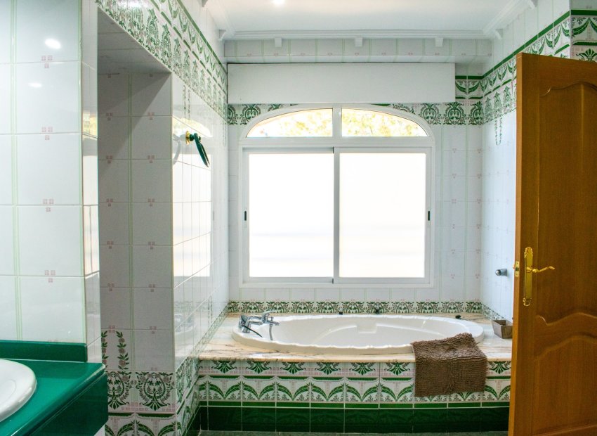 Resale - Villa - Crevillente