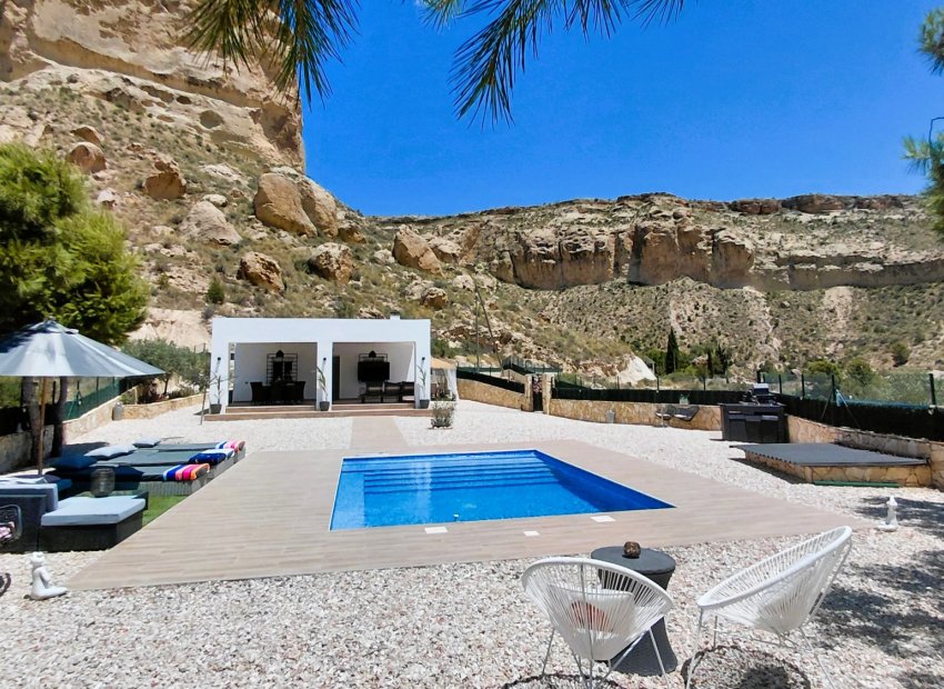 Resale - Villa - Crevillente