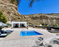 Resale - Villa - Crevillente