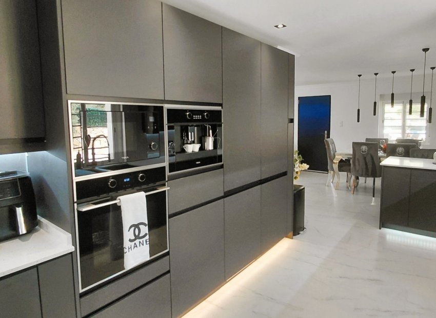 Resale - Villa - Crevillente