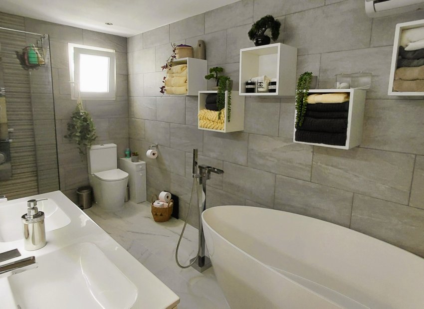 Resale - Villa - Crevillente