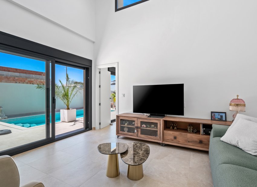 Resale - Villa - Daya Nueva - Costa Blanca South