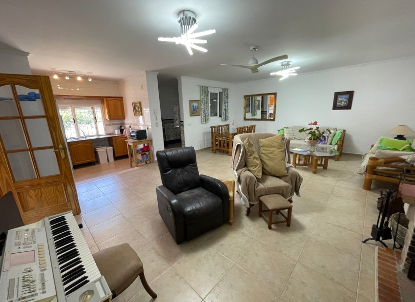 Resale - Villa - Daya Nueva