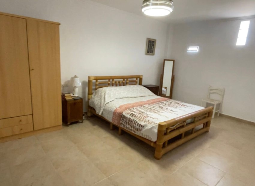 Resale - Villa - Daya Nueva