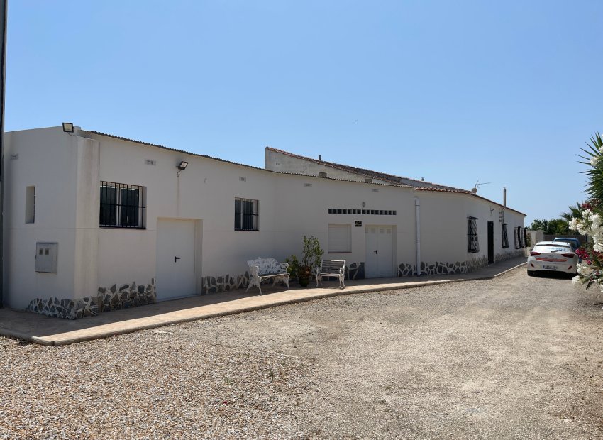 Resale - Villa - Daya Nueva