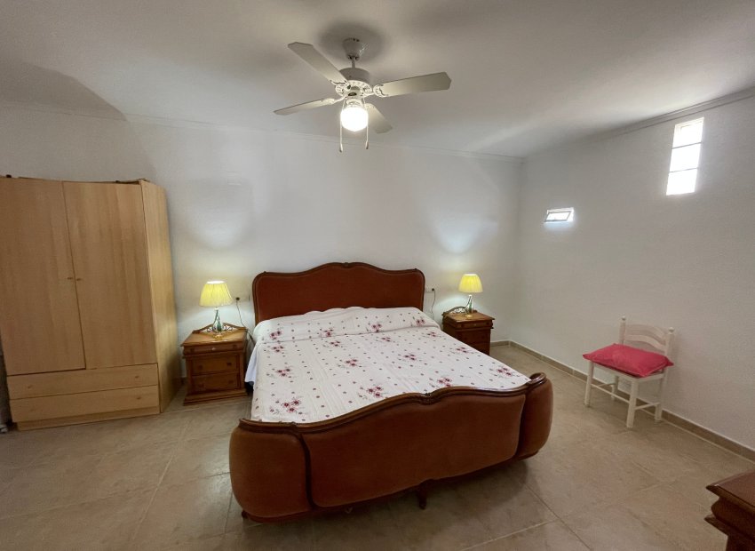 Resale - Villa - Daya Nueva