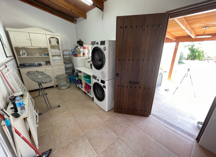 Resale - Villa - Daya Nueva