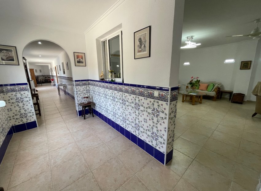 Resale - Villa - Daya Nueva