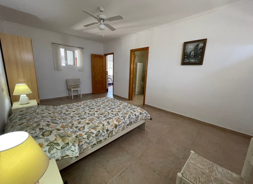 Resale - Villa - Daya Nueva