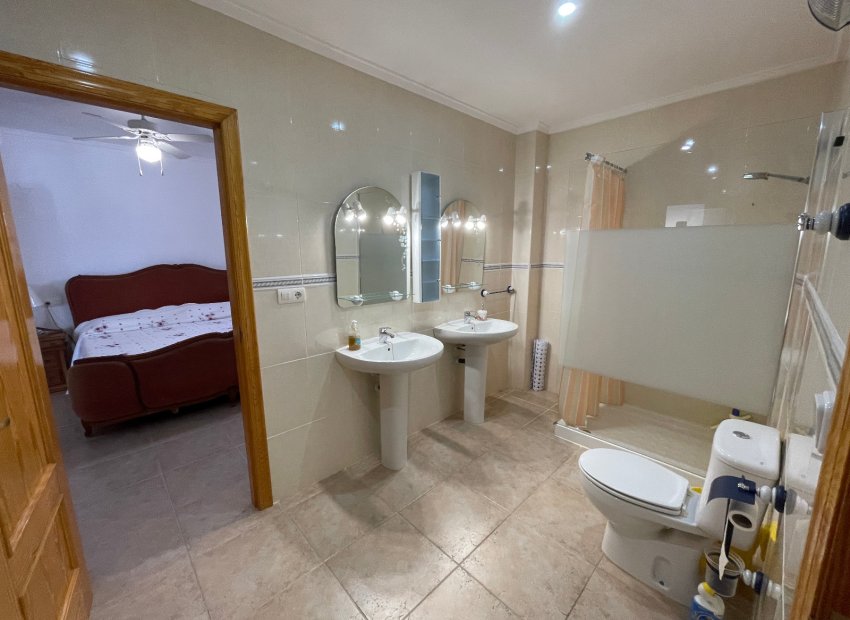 Resale - Villa - Daya Nueva