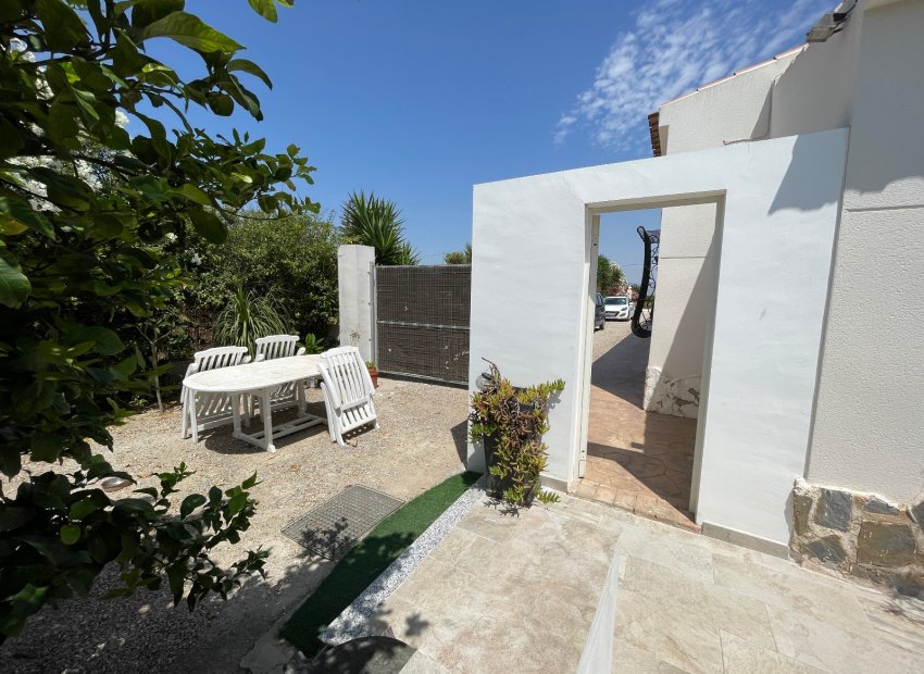 Resale - Villa - Daya Nueva