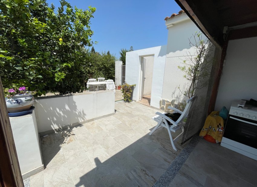 Resale - Villa - Daya Nueva