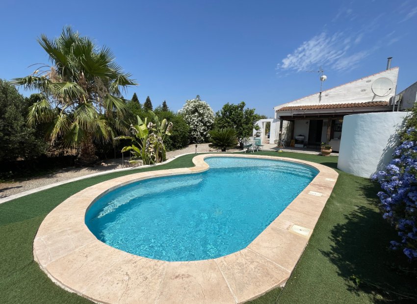 Resale - Villa - Daya Nueva