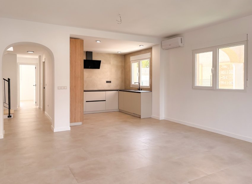 Resale - Villa - El Campello - Pueblo Acantilado - Venta Lanuza