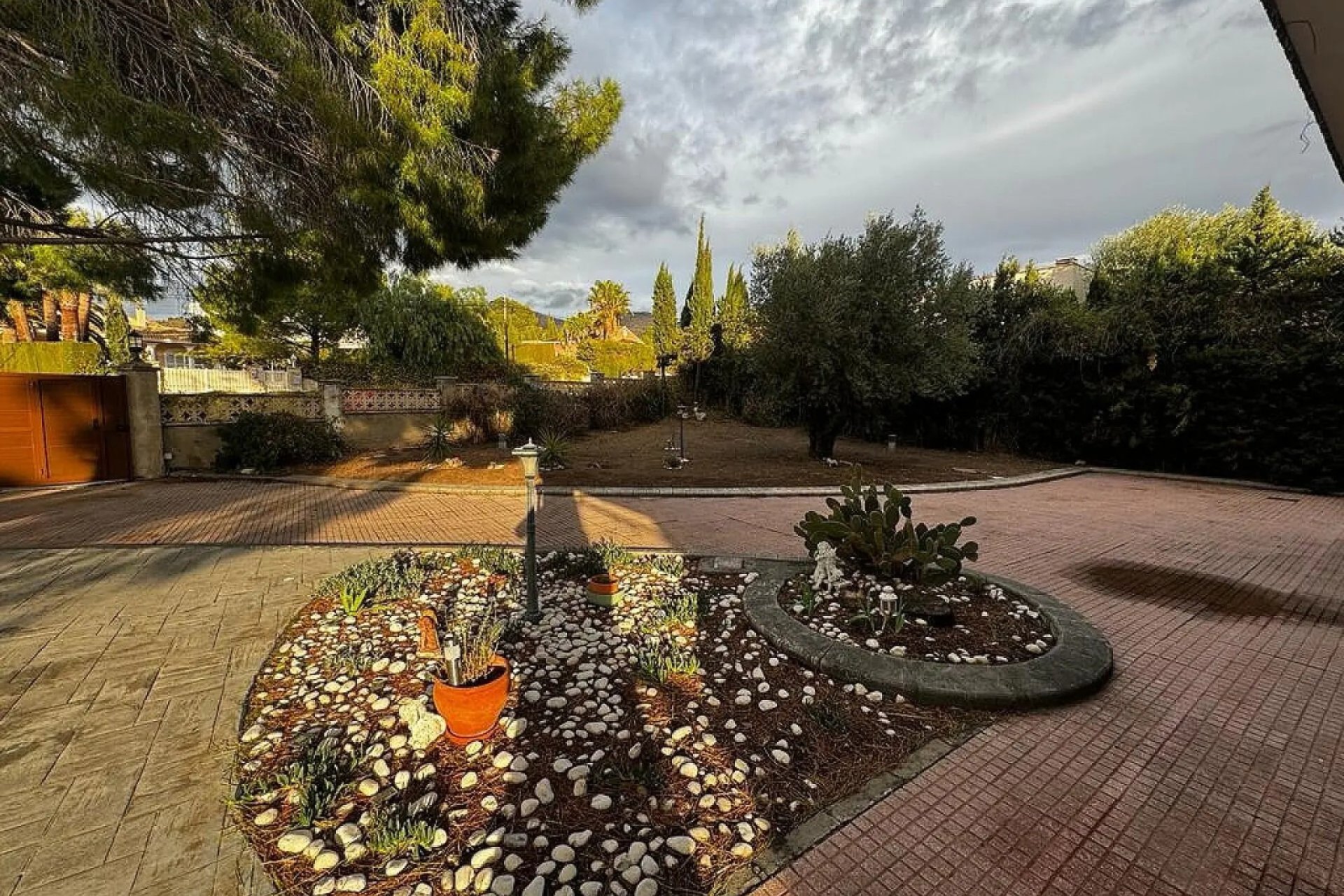 Resale - Villa - Elda