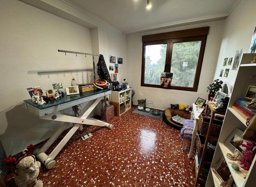 Resale - Villa - Elda