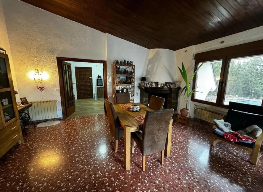 Resale - Villa - Elda