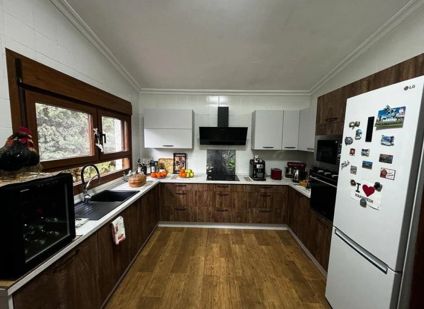 Resale - Villa - Elda