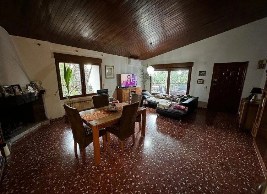 Resale - Villa - Elda