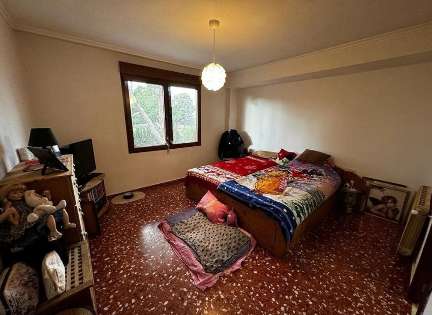 Resale - Villa - Elda