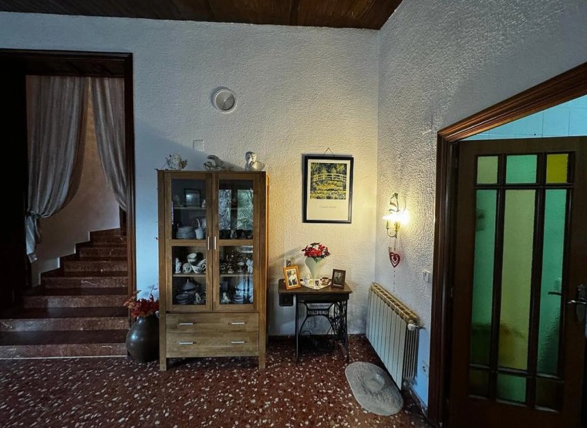Resale - Villa - Elda