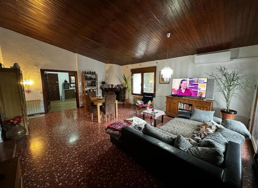 Resale - Villa - Elda