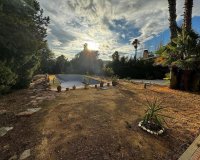 Resale - Villa - Elda