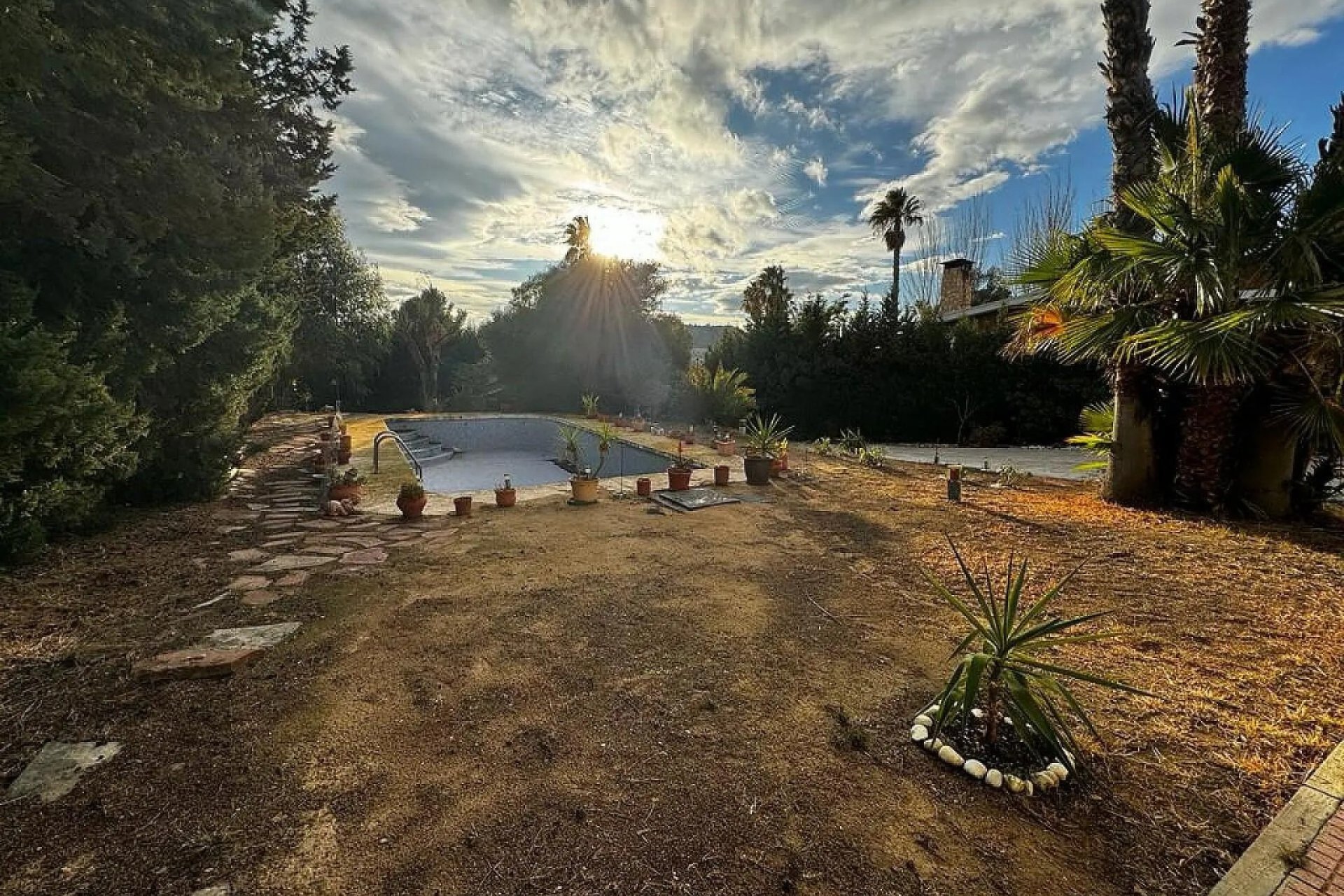 Resale - Villa - Elda