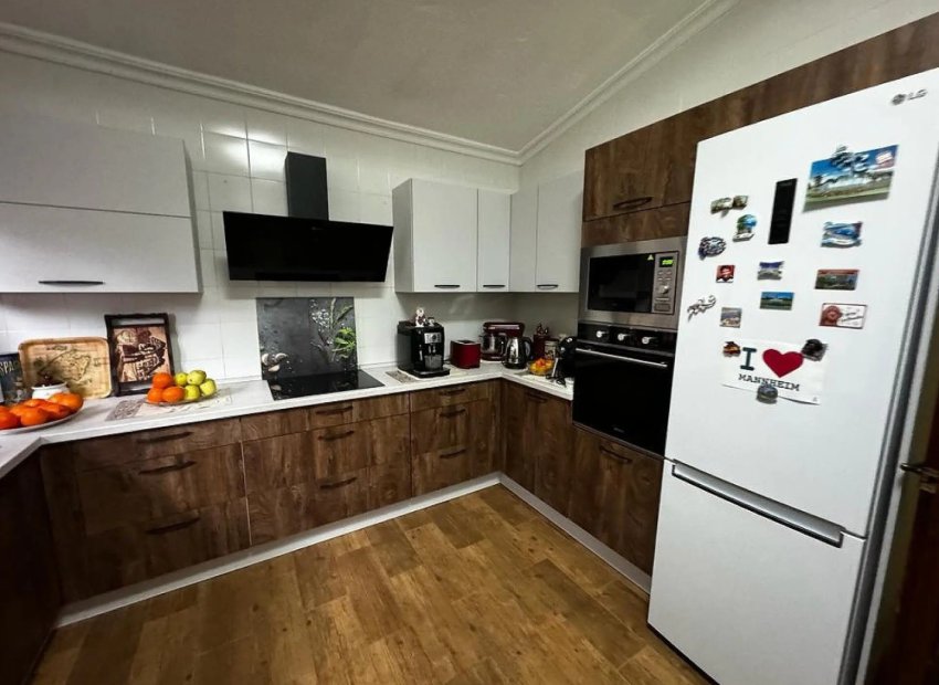 Resale - Villa - Elda