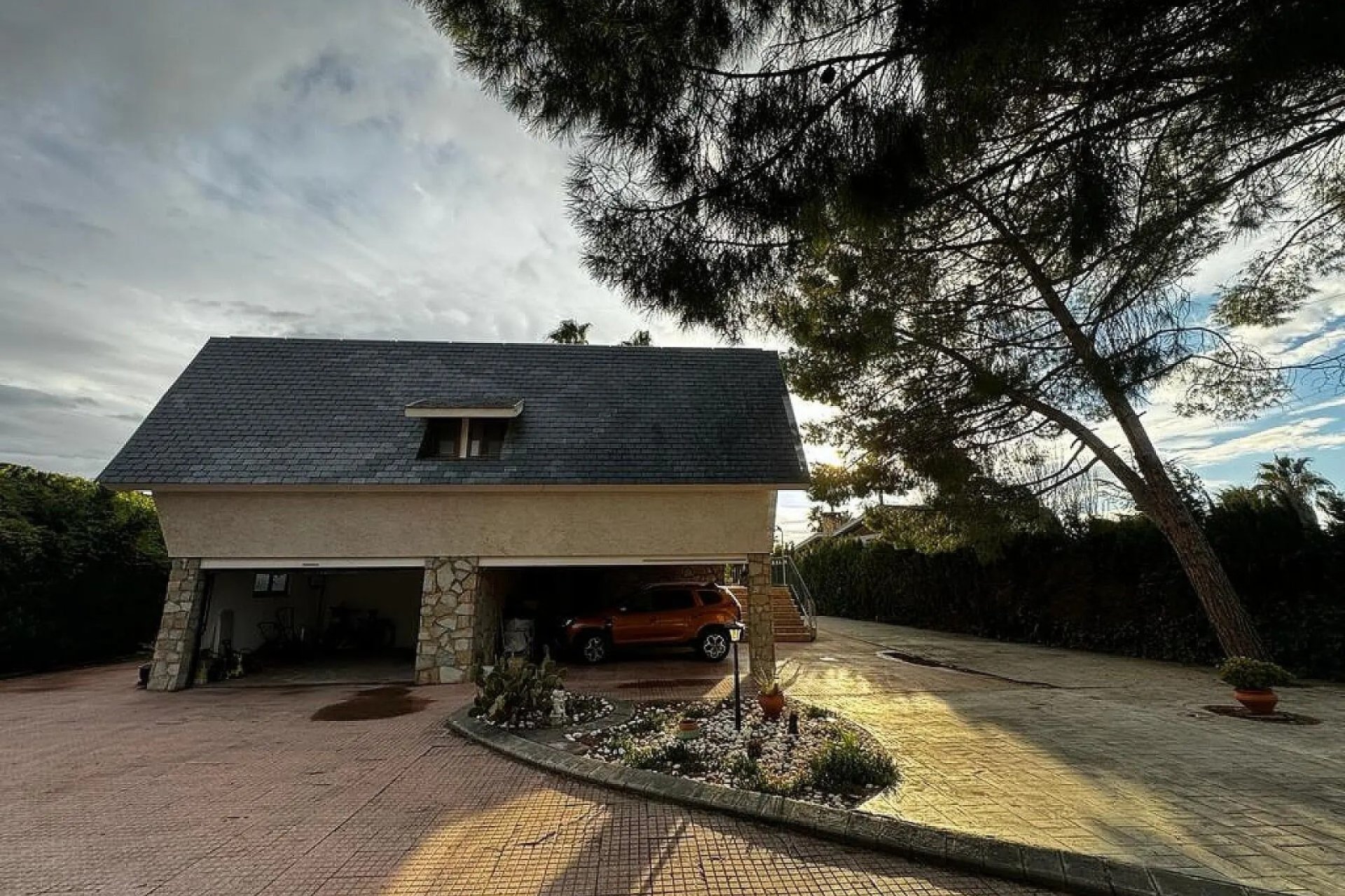 Resale - Villa - Elda