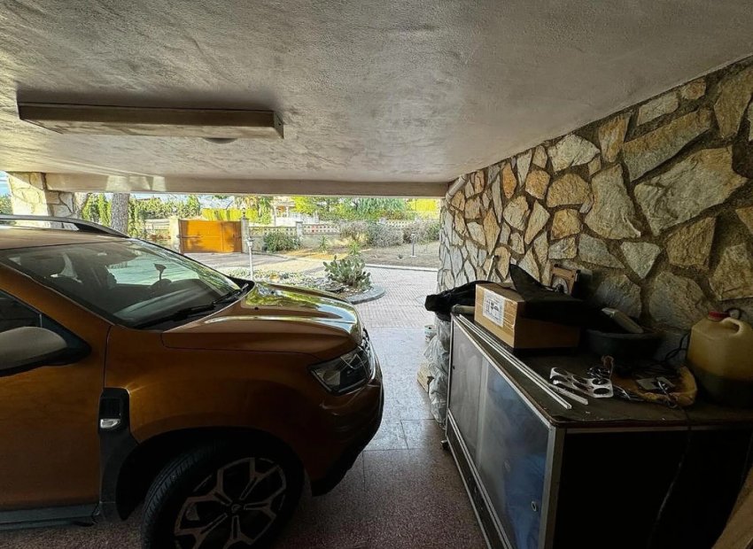 Resale - Villa - Elda