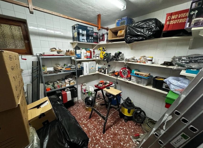 Resale - Villa - Elda