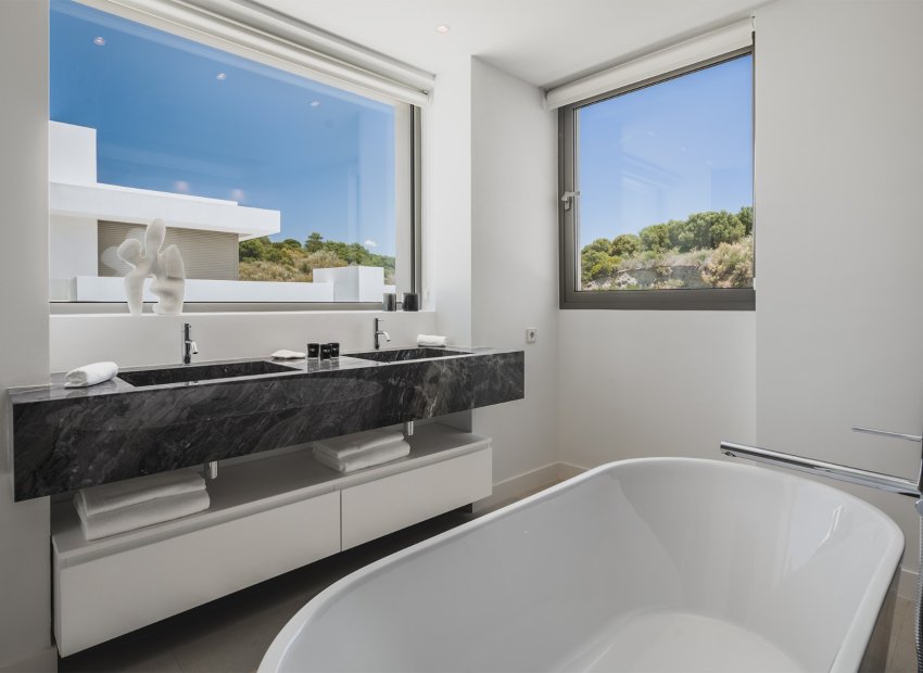 Resale - Villa - Estepoa - El Paraíso