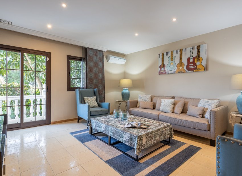 Resale - Villa - Estepoa - El Paraíso