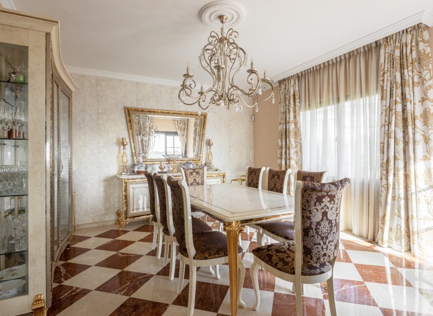 Resale - Villa - Estepoa - El Paraíso