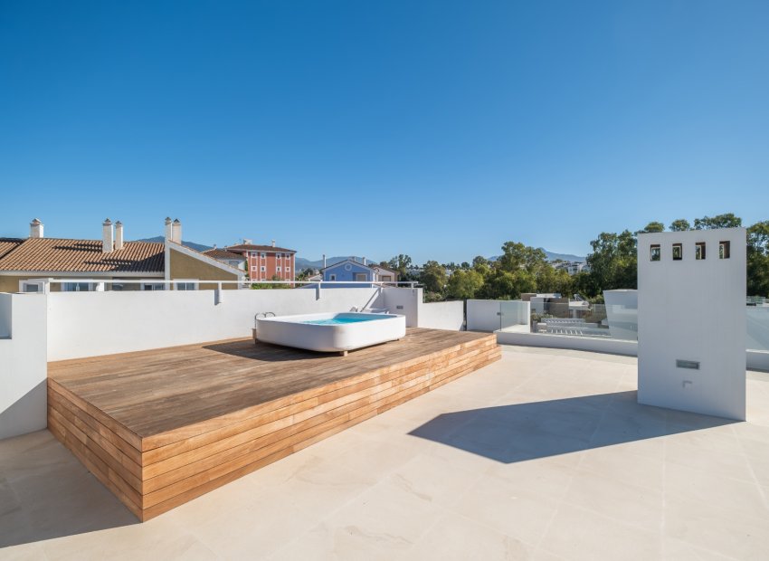 Resale - Villa - Estepoa - El Paraíso