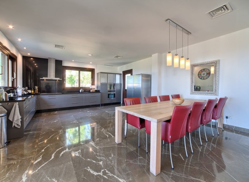 Resale - Villa - Estepoa - Los Flamingos