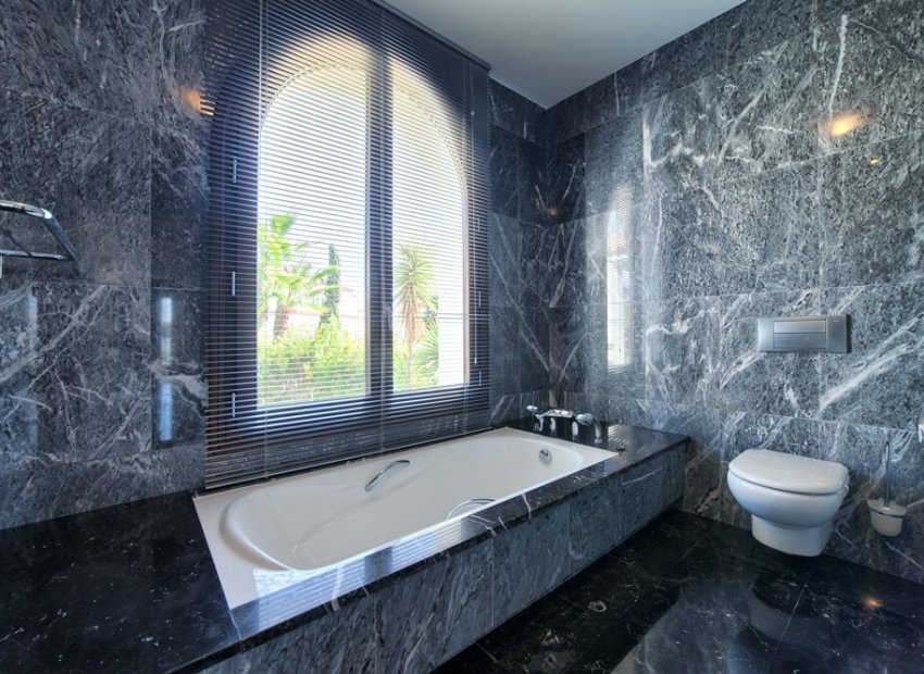 Resale - Villa - Estepoa - Los Flamingos