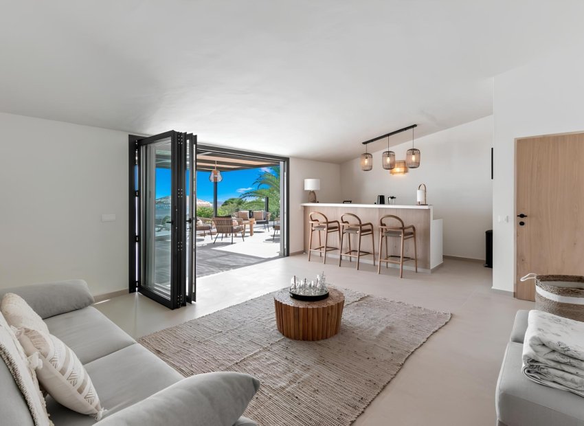 Resale - Villa - Estepoa - New Golden Mile