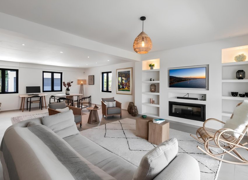 Resale - Villa - Estepoa - New Golden Mile