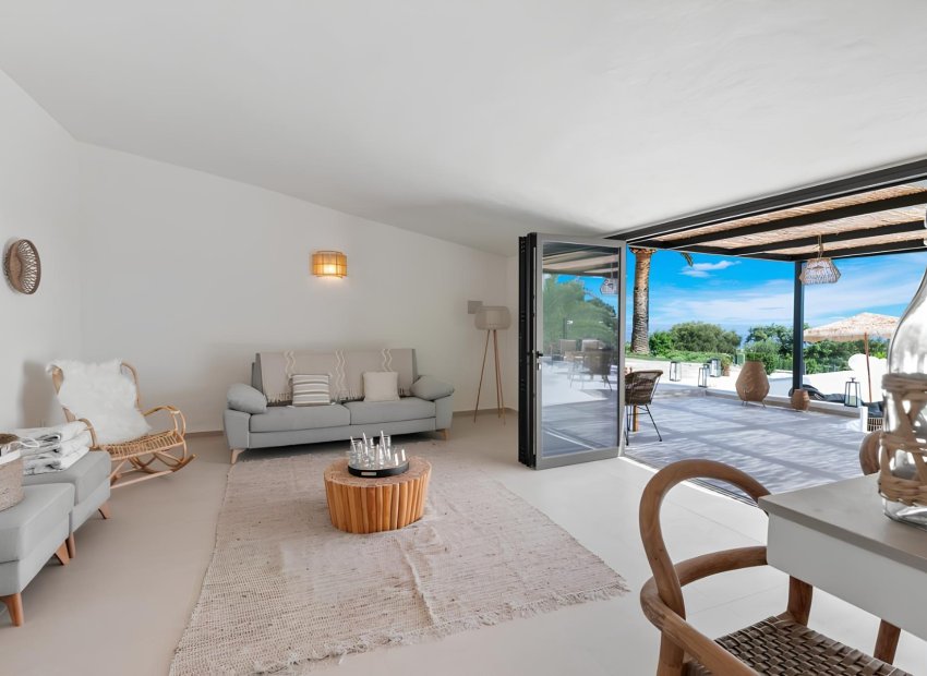 Resale - Villa - Estepoa - New Golden Mile