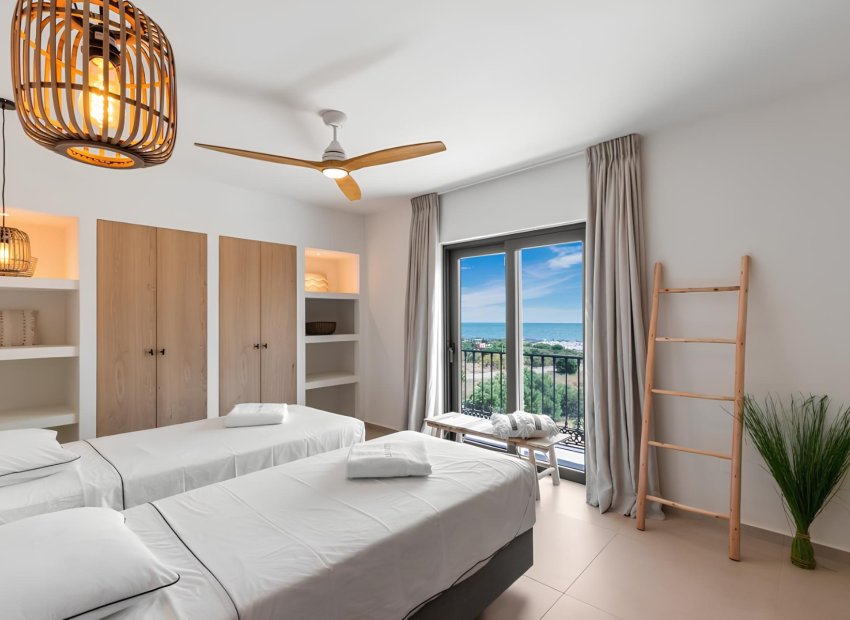 Resale - Villa - Estepoa - New Golden Mile