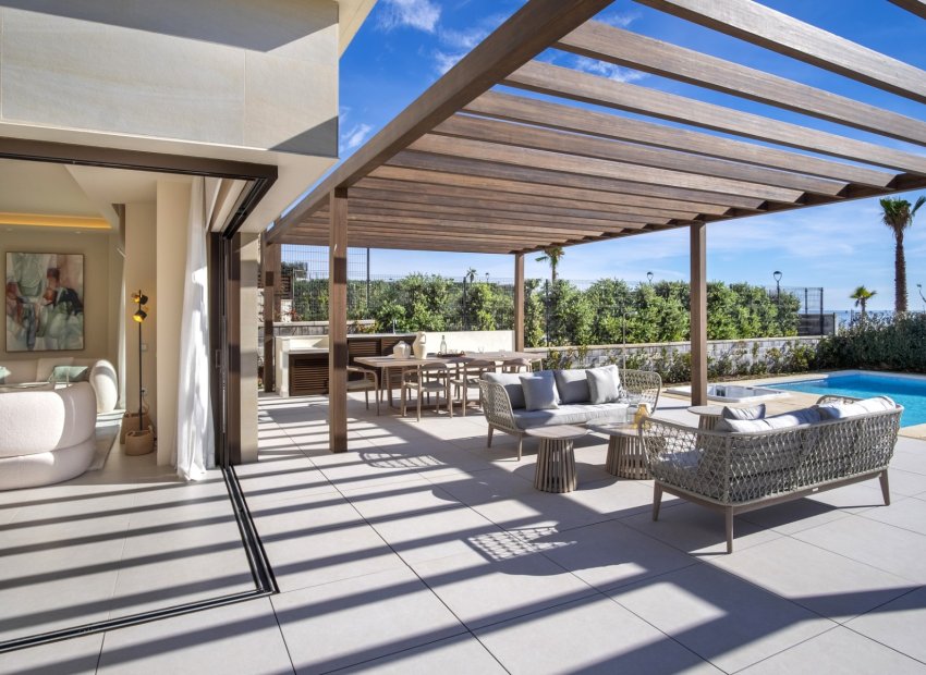 Resale - Villa - Estepoa - New Golden Mile