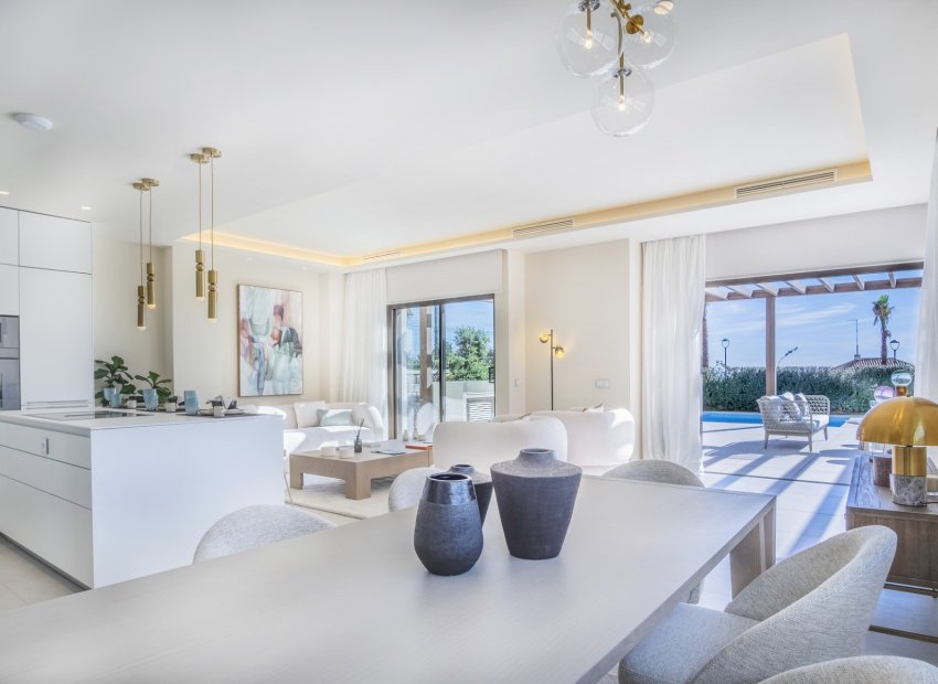 Resale - Villa - Estepoa - New Golden Mile