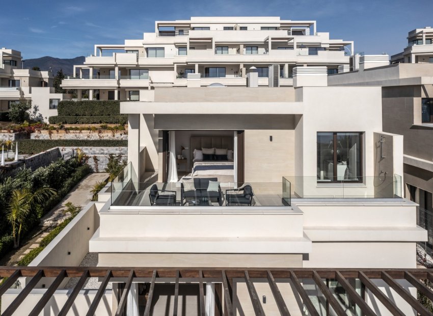 Resale - Villa - Estepoa - New Golden Mile