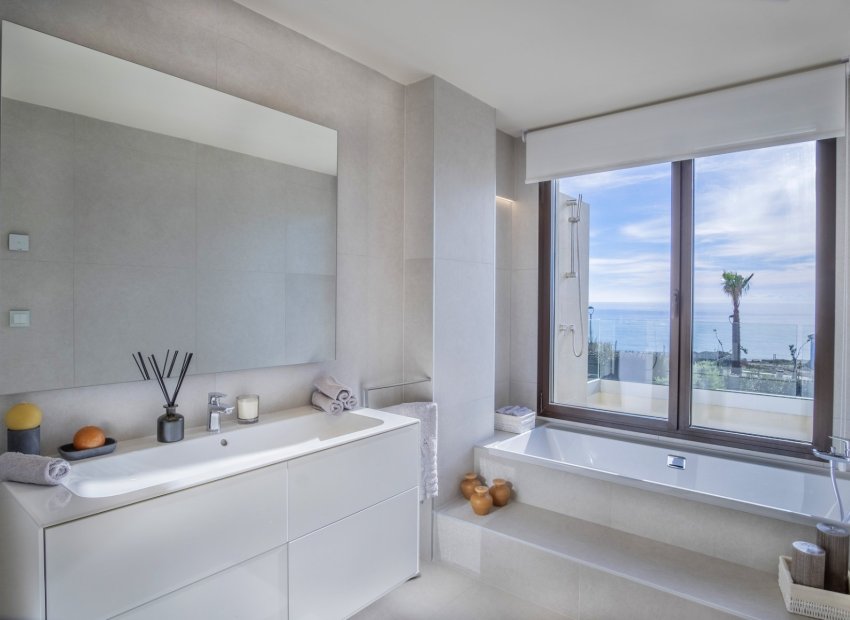 Resale - Villa - Estepoa - New Golden Mile